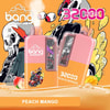 Kleurrijke advertentie voor BANG Wegwerpvape in Peach Mango -smaak, met twee roze en oranje vape -apparaten, gestileerde schedelkunstwerk, een cartoonracesauto en gemarkeerde functies zoals 3200 puffs en 32 ml vloeibare capaciteit.
