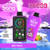 Bang 使い捨て Vape のプロモーション画像。デジタル ディスプレイ付きの 2 つのカラフルな Vape デバイス、トロピカル スカルのグラフィック、36,000 パフ、ミックス フルーツ フレーバー、指紋圧力調整、1.0Ω デュアル メッシュ コイル、36 ml 容量、850 mAh バッテリー、Type-C 充電などの製品機能が、鮮やかな紫とピンクの背景に設定されています。