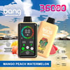 桃、マンゴー、スイカのフレーバーを特徴とする Bang 使い捨て Vape のプロモーション画像。36,000 パフ、指紋圧力調整、1.0Ω デュアル メッシュ、36 ml 容量、850 mAh バッテリー、Type-C 充電などの機能を強調し、製品ビジュアルと、ゴム製のアヒルのプール フロート内のフルーツとスケルトンのイラストを使用しています。
