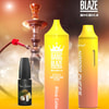 Publicité pour l'appareil Bang Blaze Shisha Vape au goût Piña Colada, comprenant une vape jetable jaune et orange, une bouteille d'e-liquide, des icônes mettant en évidence 40 000 bouffées, une charge de type C, une batterie de 1 000 mAh, une capacité de 40 ml et une bobine en maille, avec un narguilé et un fond orange.