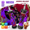 Imagen promocional para el dispositivo de vape desechable de Bang Blaze con dos bolígrafos con obras de arte coloridas de estilo cómico, resaltando características del producto como 60,000 hojaldres, 40 ml de capacidad de líquido E, batería de 1000 mAh, carga tipo C y bobina de malla;