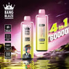 Due dispositivi monouso Bang Blaze 4 in 1 con 60.000 tiri sono esposti su uno sfondo paesaggistico vibrante e futuristico, con specifiche del prodotto come batteria da 650 mAh, resistenza da 1,0 Ohm, ricarica di tipo C e display digitale.
