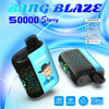 Bang Blaze 50000 Starry 使い捨て Vape のプロモーション画像。青と黒のデザイン、デジタル星座グラフィック、帽子をかぶった漫画の猿が付いた 2 つのデバイスが表示され、Type-C 充電、550 mAh バッテリー、デュアル メッシュ、3 つのモード オプションなどの機能を示すアイコンが付いています。