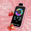 Dispositivo Crystal Mary rosa con display digitale, circondato da fragole, e testo che evidenzia 50000 puff, 28 ml di liquido, doppia coil, batteria da 900 mAh e impostazioni regolabili di nicotina e ghiaccio.