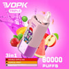 Pubblicità colorata per un dispositivo Vopk Triple Vape con illustrazione di un gatto in stile cartone animato, raffigurante immagini di frutta come mela, fragola, anguria e mango, che evidenziano tre gusti e 60.000 boccate su uno sfondo rosa.