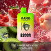 Dispositivo vape colorato con etichetta 'Bang Leader 32000 tiri' con frutti di fragola, kiwi e pesca e gocce d’acqua sullo sfondo, a promuovere il gusto 'Fragola Kiwi Pesca Ice'.