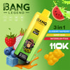 Bang Legend 110K vapenapparaat met een digitaal display, omgeven door fruitige elementen zoals frambozen, bosbes, drakenfruit, watermeloen, gummybeer en ijs, waarbij de drie-in-één smaakopties worden benadrukt: bosbessenbroebberry, gummybeer en watermelon pitaya.