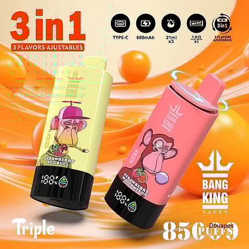 Bang King Triple 8500 3-In-1 使い捨て Vape デバイスのプロモーション画像。漫画の猿とフルーツのグラフィックが描かれた 2 つのカラフルな Vape スティックが特徴で、調整可能な 3 種類のフレーバー (ストロベリー レッドブルとストロベリー ウォーターメロン) が強調されています。また、85,000 回の吸引と主な仕様を強調する機能アイコンとテキストも掲載されています。