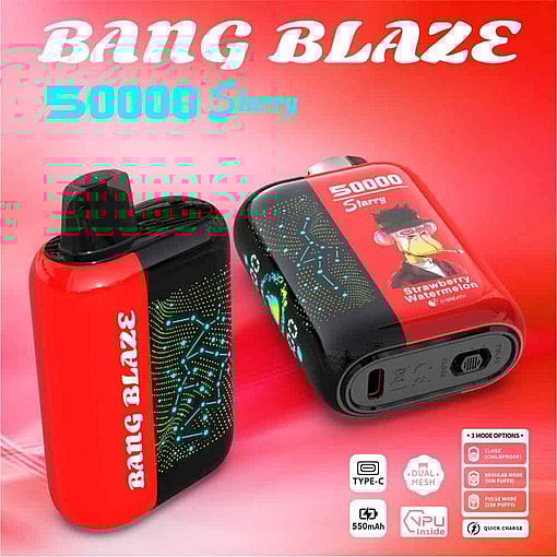 Farverig reklame for Bang Blaze 50000 Starry Vape-enheder, med to enheder med røde og sorte designs, stjernebilledemønstre og en tegneserieabe-grafik for jordbær-vandmelonsmagen, med ikoner, der angiver funktioner som Type-C-opladning, 550mAh batteri, dobbelt mesh og tre tilstandsmuligheder.