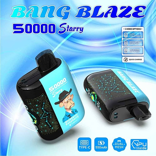 Reklamebillede for Bang Blaze 50000 Starry engangsvape, der viser to enheder med et blåt og sort design, digital konstellationsgrafik og en tegneserieabe i en hat, med ikoner, der angiver funktioner som Type-C-opladning, 550mAh batteri, dobbelt mesh og tre tilstandsmuligheder.