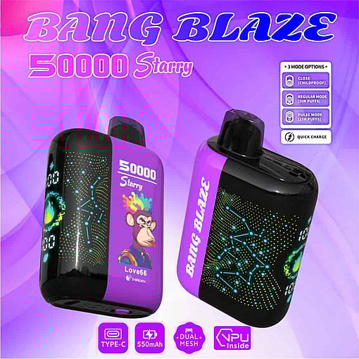 Reklamebillede for Bang Blaze 50000 Starry Vape-enheden med to sorte og lilla vapes med LED-konstellationsmønstre, tegneserieabegrafik og anførte funktioner såsom 550mAh batteri, dobbelt mesh, hurtigopladning og tre tilstandsmuligheder.
