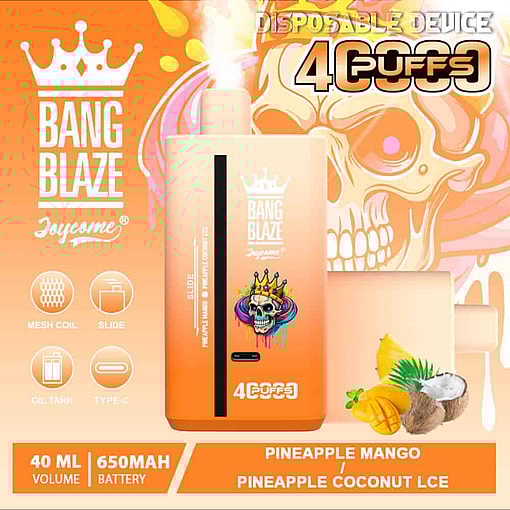 Bang Blaze Joycome 使い捨て Vape デバイスは、王冠をかぶった頭蓋骨のデザインで、パイナップル マンゴーとパイナップル ココナッツ アイスのフレーバーが特徴で、40 ml の容量、650 mAh のバッテリー、4000 回の吸引が可能で、フルーツのイラストが描かれたオレンジ色の背景に設定されています。