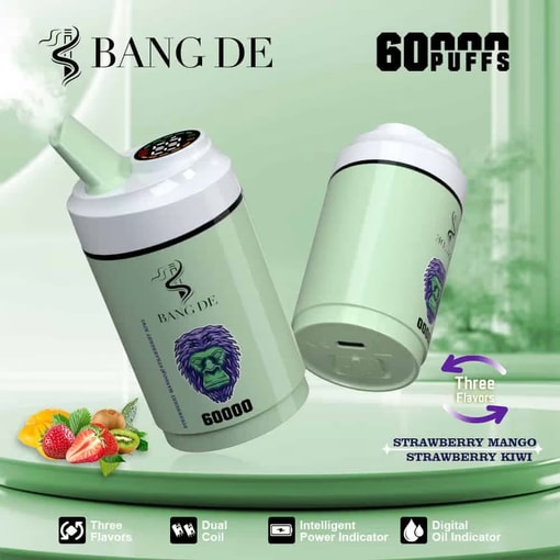 Due dispositivi per svapare usa e getta Green Bang De con il logo di un gorilla viola, dotati di un bocchino che emette vapore, icone per tre gusti, doppia bobina, alimentazione intelligente e indicatori digitali dell'olio, e immagini di fragola, mango e kiwi che rappresentano i gusti disponibili.