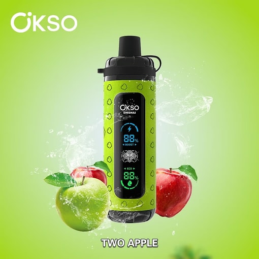 Dispositivo Okso Shisha verde con display digitale, circondato da schizzi d’acqua, una mela verde e una mela rossa su sfondo verde chiaro, etichettato 'Two Apple'.