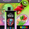 Kleurrijk vape -apparaat met een vlammende blauwe schedelafbeelding, omgeven door afbeeldingen van aardbeien, kiwi, watermeloen, meloen en munt, wat suggereert dat fruitige en mintachtige smaken.