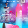Promotie-afbeelding voor Bang Blaze Shisha met een groot roze en blauw wegwerp-vape-apparaat met het label 'Strawberry Ice', productdetails zoals 40.000 trekjes, 40 ml e-liquid-capaciteit, 1000 mAh-batterij en 0,6 Ω mesh-coil, met een waterpijp op de achtergrond, pictogrammen voor functies en een klein e-liquidflesje met aardbeiensmaak op de voorgrond.