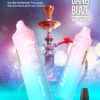 Promotiefoto voor Bang Blaze Shisha met een 4000-puffcyclus-bijvulapparaat in de smaak Peach Ice, met grote kleurrijke vape-pennen, een traditionele waterpijp op de achtergrond, Peach Ice Vape-vloeistof en productspecificaties zoals Type-C-opladen, 1000 mAh-batterij, 40 ml capaciteit en mesh-coil.