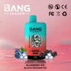 Bang Leader Disposable Vape mit einem farbenfrohen Design mit einem Cartoon -Affen, der 45.000 Puffs und einen digitalen Bildschirm zeigt, umgeben von Blaubeeren, Brombeeren und Eiswürfeln, die mit Aromen Blaubeereis und schwarzem Dracheneis gekennzeichnet sind.