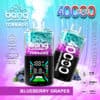 Promotionele afbeelding voor Bang Tornado Blueberry-druiven Wegwerp vape-apparaat, met twee kleurrijke vape-apparaten omringd door bosbessen en druiven, met een markering van 40.000 kiezels, verstelbare stroom, drie mesh-spoelen, 40 ml capaciteit, 850 mAh batterij en Type-C-opladen.
