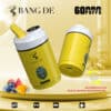 Twee gele Bang De wegwerp-vape-apparaten met Gorilla-graphics, omringd door iconen voor drie smaken (Blueberry Ice, Peach Mango, Watermelon), dubbele coil, stroomindicator en olie-indicator, met fruitafbeeldingen en een label voor 60.000 trekjes.