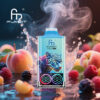 Een levendig vape -apparaat met een blauwe dop, digitale displays en een neon luipaardillustratie, omgeven door spatten water en gemengd fruit zoals perziken, frambozen en bramen op een reflecterend oppervlak.