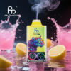 Een fumot luipaard 40K vape -apparaat met een kleurrijke luipaardillustratie, damp uitzending, geplaatst tussen citroenhelften en spatten roze vloeistof in een levendige omgeving.