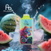 Kleurrijk fumot vape -apparaat met een luipaard illustratie, digitaal display en het uitzenden van damp, omgeven door ijsblokjes, watermeloenplakken en spattende water.
