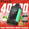 Promotionele afbeelding voor Fizzy NQVA plus vape -apparaat in Kiwi Passion Fruit Guava -smaak, met het apparaat met een digitaal display, fruitillustraties en tekst die 400 kieekjes, versnellingsaanpassing en dubbele mesh -spoel benadrukt.
