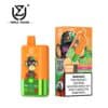 Wegwerp-vape-apparaat en verpakking met een cartoon-aap met zonnebril en pet, feloranje en groene kleuren, het merk 'Triple Flavour', vermelde smaakopties en een waarschuwingslabel voor nicotineverslaving.