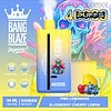 Kleurrijke advertentie voor Bang Blaze Degelay Vape -apparaat met een levendige schedelillustratie, productspecificaties en afbeeldingen van citroen, kersen en bosbessen voor de roze limonade en bosbessen kersencolitiesflames.
