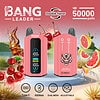 Bang Leader Vape-apparaat in roze met digitaal display, omgeven door afbeeldingen van cola, kersen en grapefruit, met dubbele smaak en tot 50.000 trekjes, met pictogrammen voor Type-C-opladen, 650 mAh-batterij, dubbele mesh en instelbare instellingen.