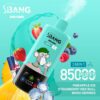 Promotionele afbeelding van een Bang Leader Vape -apparaat met cartoon apen kunstwerken, omgeven door illustraties van aardbei, ananas, ijsblokjes, gemengde bessen, een rode stierblik en tekst die 8500 puffs en drie smaken benadrukt: ananasijs, aardbeien rode stier en gemengde bessen.