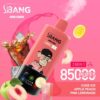 Bang Leader Vape -apparaat met geïllustreerd apenkarakter, omringd door ingrediënten die cola -ijs, Apple Peach en Pink Lemonade Flavours vertegenwoordigen, gezet tegen een roze achtergrond met productbranding en 8500 puffs.