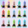 Diverse gekleurde vape -cartridges met cartoon -dierenkarakters en fruitillustraties, waarbij elke patroon wordt gelabeld volgens zijn verschillende smaakmix zoals druiven, aardbei, banaan, blauwe razz en meer.