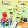 Bang Legend 3-in-1 vape-apparaten met een cartoon-aapontwerp, omgeven door afbeeldingen van frambozen, bosbessen, bramen, perziken en een mojito-drankje, die smaken en 8500 puffs-functie benadrukken.