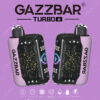Twee Gazzbar Turbo Wegwerp VAPE -apparaten met een paars en zwart kosmisch sterontwerp en constellatieafbeeldingen, weergegeven tegen een paarse achtergrond met productbranding en pictogrammen.