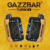 Twee Gazzbar Turbo Vape -apparaten met star constellatieafbeeldingen en gele accenten weergegeven tegen een gele achtergrond met pictogrammen van branding en productfuncties.