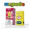 Mr. Goodie smaakapparaat en verpakking met een felgeel apparaat met een gestileerde oogillustratie, gelabeld met drie smaakopties: sappig perzikijs, cola -ijs en perzik cola -ijsmix.