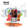 Uwin Tornado Triple Vape -apparaat met een leeuwenafbeelding, omgeven door watermeloenplakken, cola met ijs, bosbessen en tekstlijst Flavours: Watermelon Ice, Cola Ice, Mr Blue.