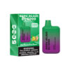 Bang Blaze BC 5000 Wegwerp vape -apparaat en verpakking in groen en paars, gelabelde Kiwi Passion Fruit Guave -smaak, met een waarschuwing dat nicotine een verslavende chemische stof is.